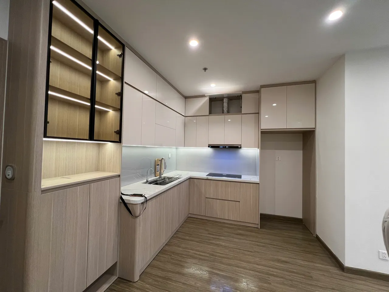 Căn 2PN Hiện đại — GS5 Vinhomes Smart City — bếp – phòng ăn, hoàn thiện thực tế