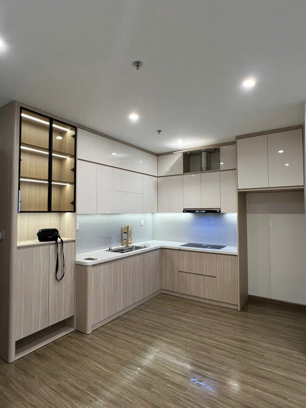 Căn 2PN Hiện đại — GS5 Vinhomes Smart City — bếp – phòng ăn, hoàn thiện thực tế