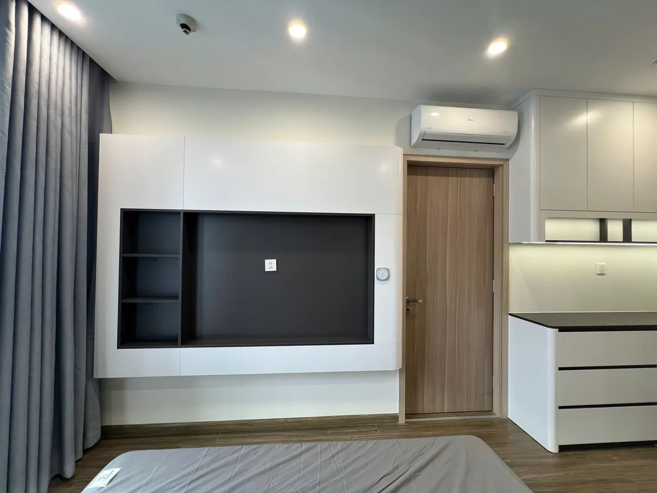 Căn 2PN Hiện đại — GS5 Vinhomes Smart City — phòng ngủ master, hoàn thiện thực tế