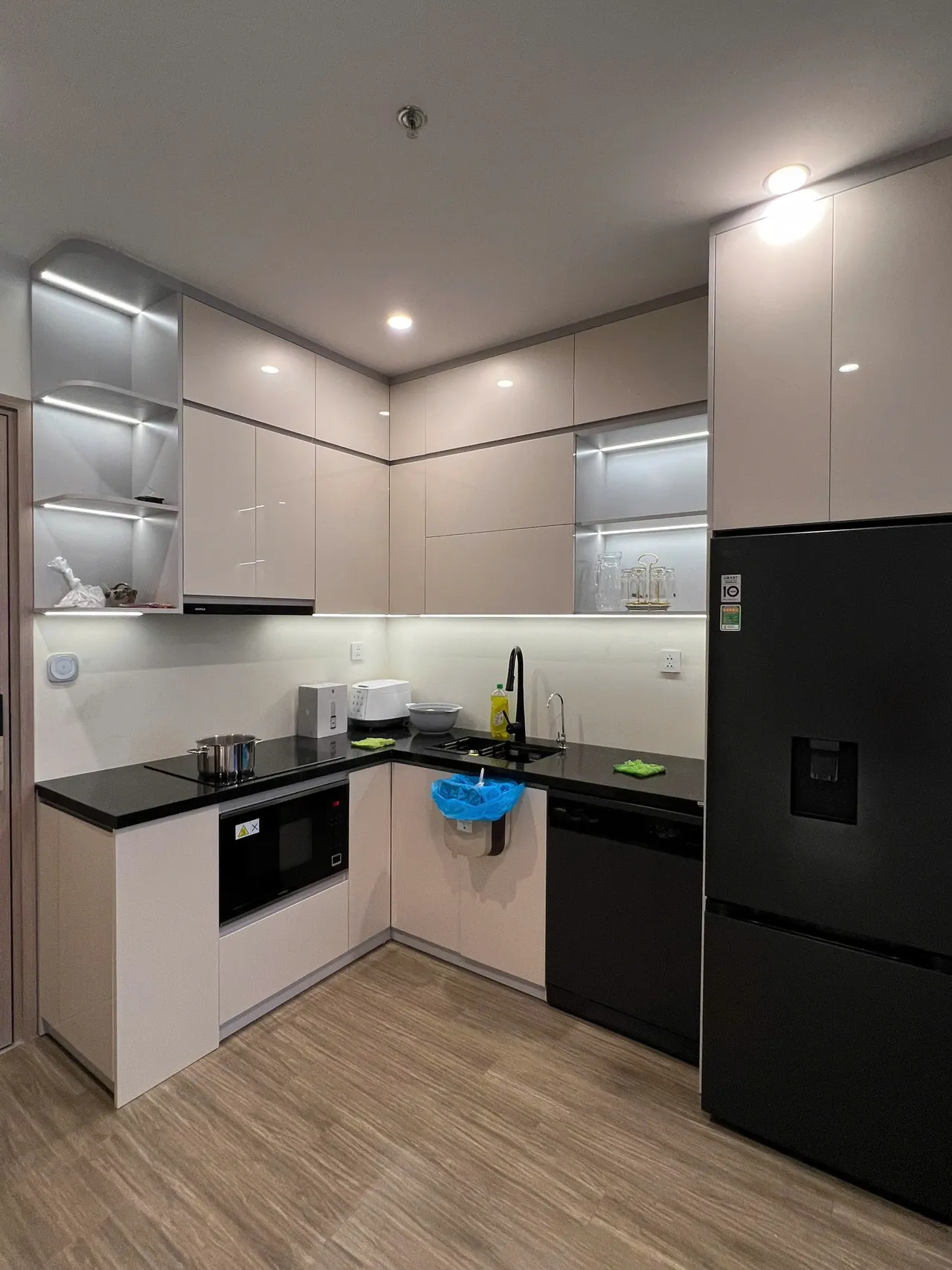 Căn 2PN Hiện đại — GS6 Vinhomes Smart City — bếp – phòng ăn, hoàn thiện thực tế