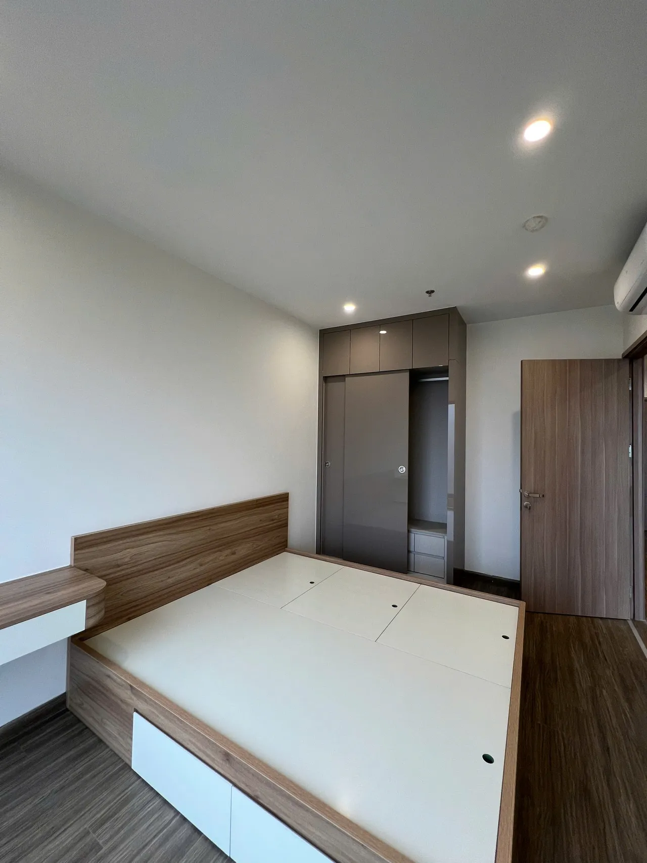 Căn 2PN Hiện đại — GS6 Vinhomes Smart City — phòng ngủ master, hoàn thiện thực tế