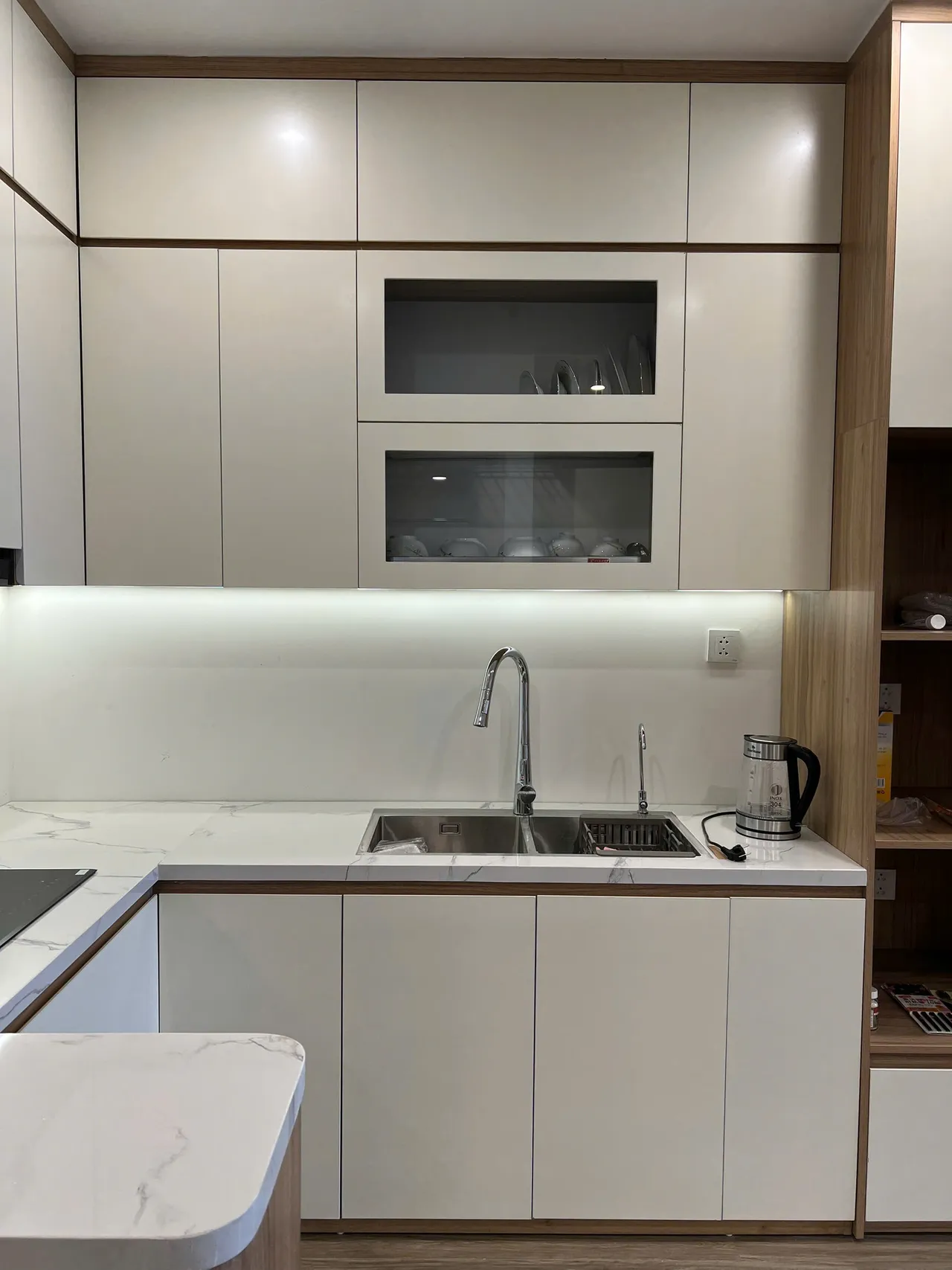Căn 2PN Hiện đại — GS6 Vinhomes Smart City — bếp – phòng ăn, hoàn thiện thực tế