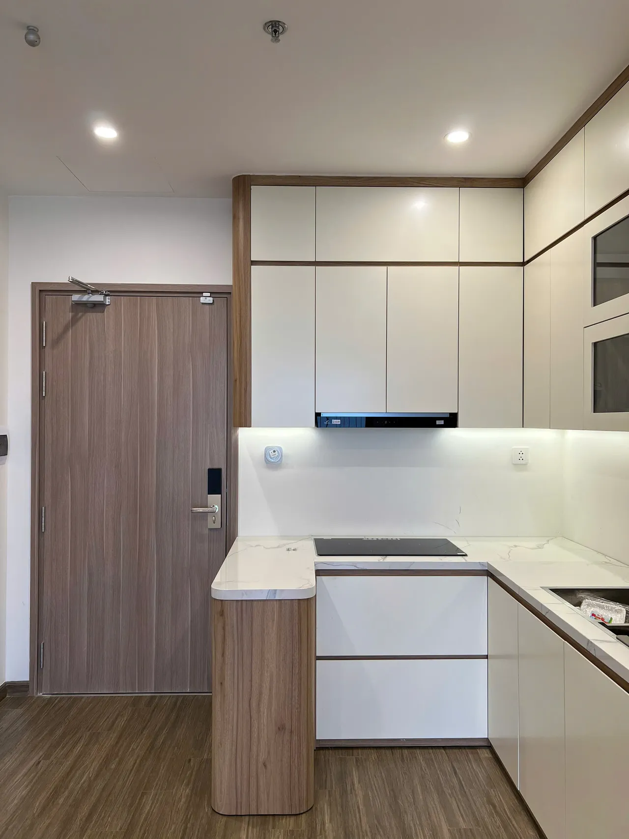 Căn 2PN Hiện đại — GS6 Vinhomes Smart City — bếp – phòng ăn, hoàn thiện thực tế