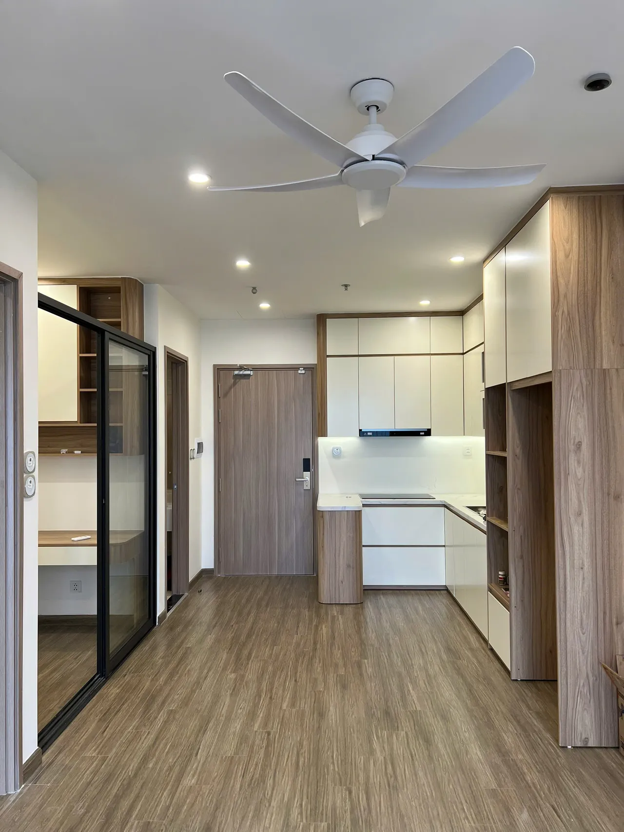 Căn 2PN Hiện đại — GS6 Vinhomes Smart City — phòng khách, hoàn thiện thực tế