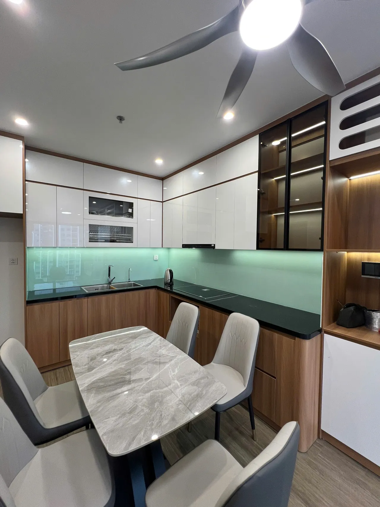 Căn 1PN Hiện đại — GS6 Vinhomes Smart City — bếp – phòng ăn, hoàn thiện thực tế