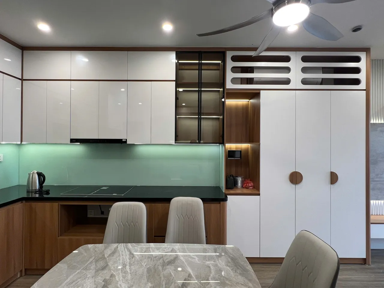Căn 1PN Hiện đại — GS6 Vinhomes Smart City — bếp – phòng ăn, hoàn thiện thực tế