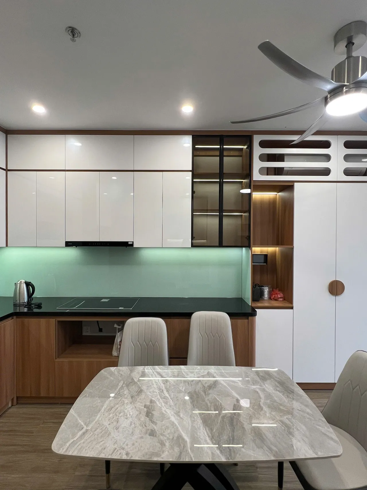 Căn 1PN Hiện đại — GS6 Vinhomes Smart City — bếp – phòng ăn, hoàn thiện thực tế