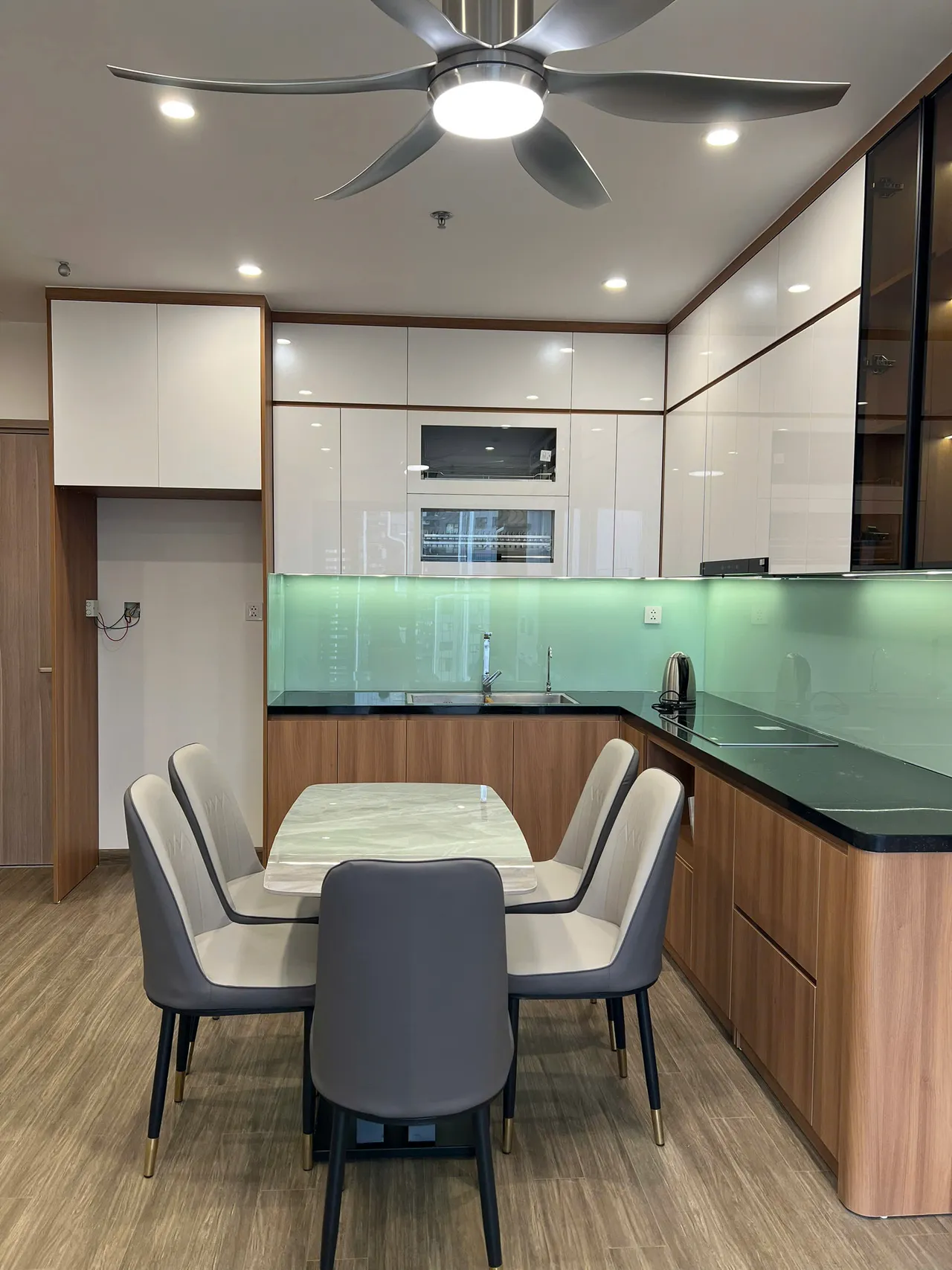 Căn 1PN Hiện đại — GS6 Vinhomes Smart City — bếp – phòng ăn, hoàn thiện thực tế