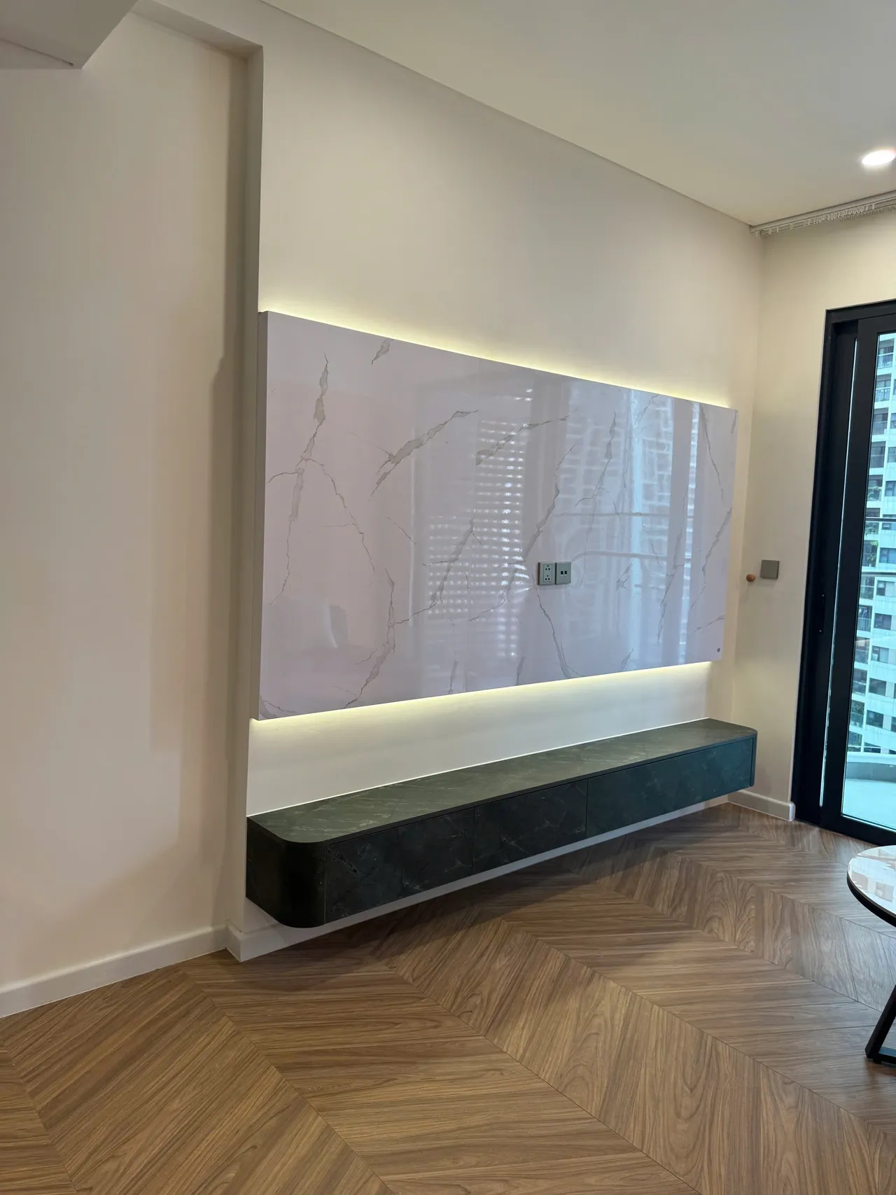 Căn 2PN Hiện đại — Lumière Evergreen toà A2 — phòng khách, hoàn thiện thực tế