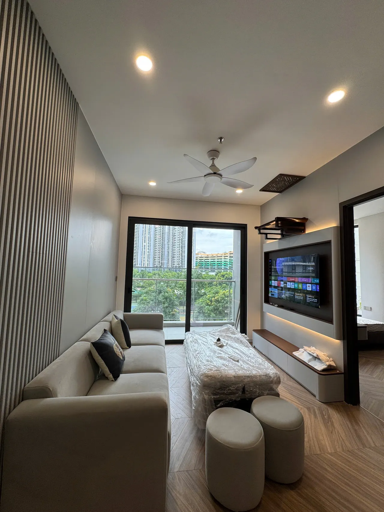 Mẫu nội thất Hiện đại — Lumière Evergreen toà A2 — phòng khách, hoàn thiện thực tế