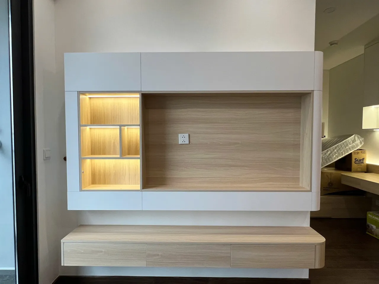 Căn 2PN Hiện đại — Masterise — phòng khách, hoàn thiện thực tế