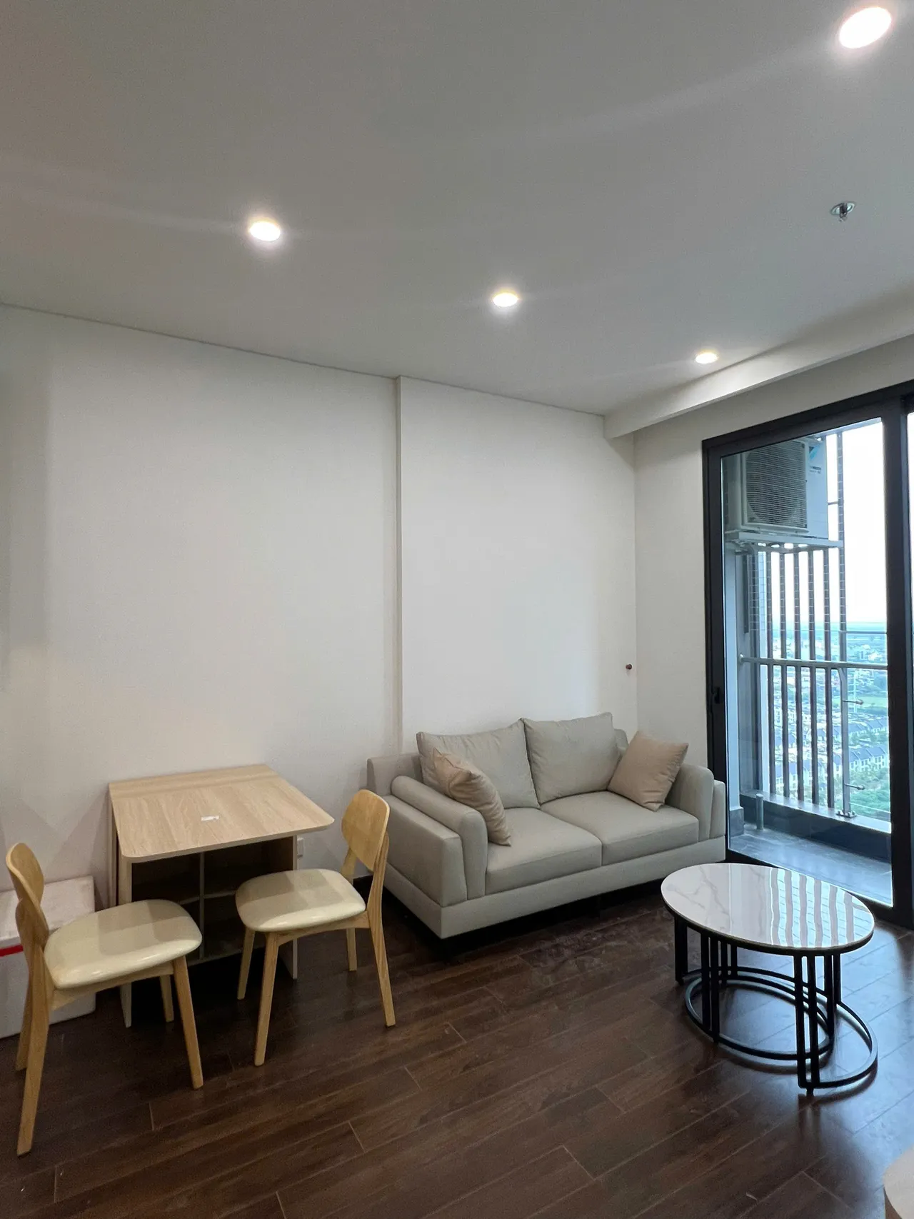 Căn 2PN Hiện đại — Masterise — phòng khách, hoàn thiện thực tế