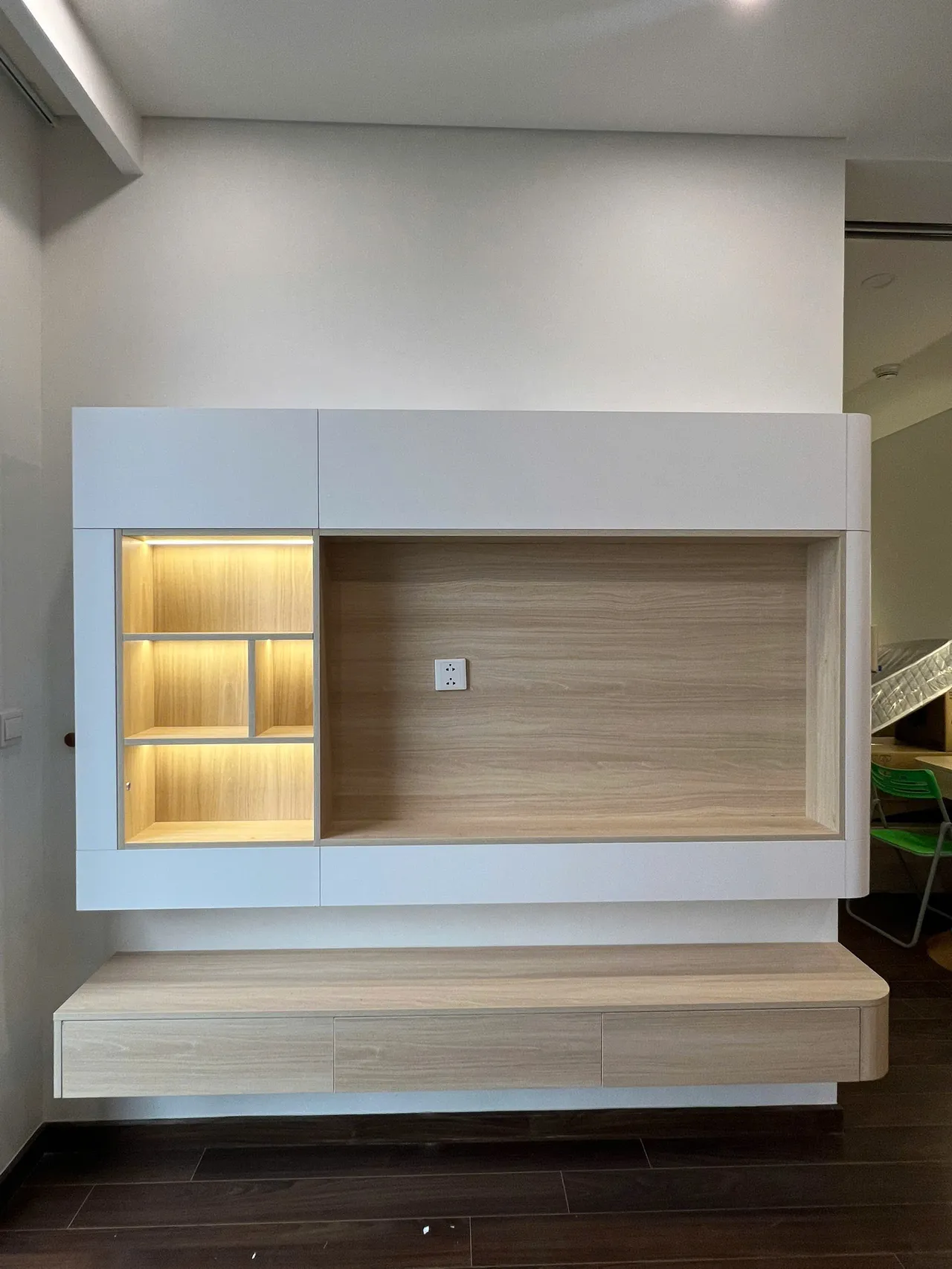 Căn 2PN Hiện đại — Masterise — phòng khách, hoàn thiện thực tế