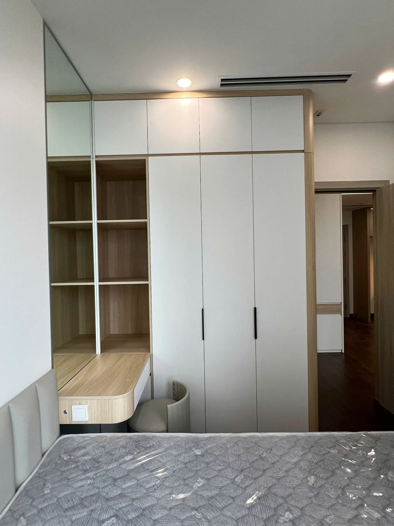 Căn 2PN Hiện đại — Masterise — phòng ngủ master, hoàn thiện thực tế