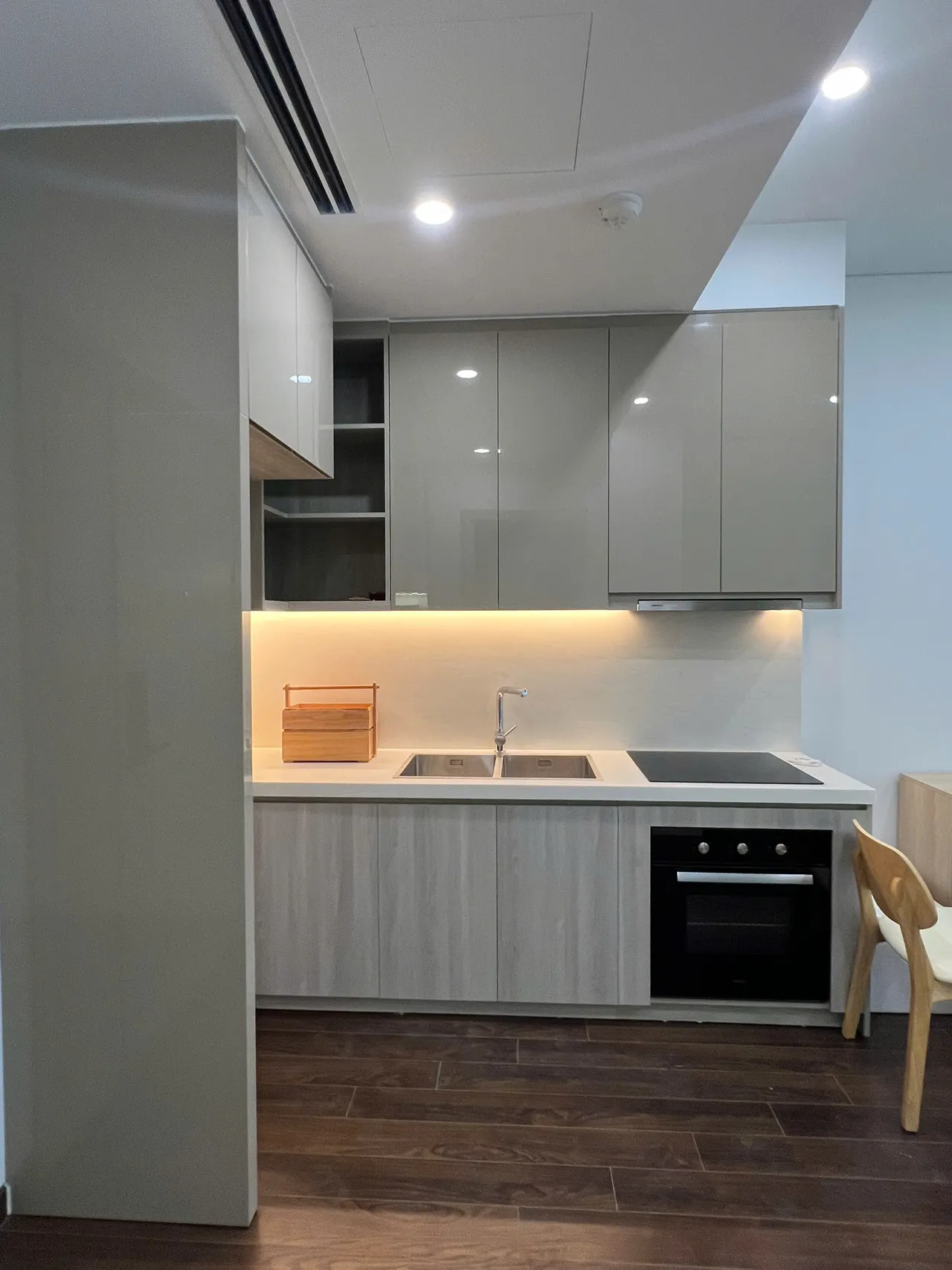 Căn 2PN Hiện đại — Masterise — bếp – phòng ăn, hoàn thiện thực tế