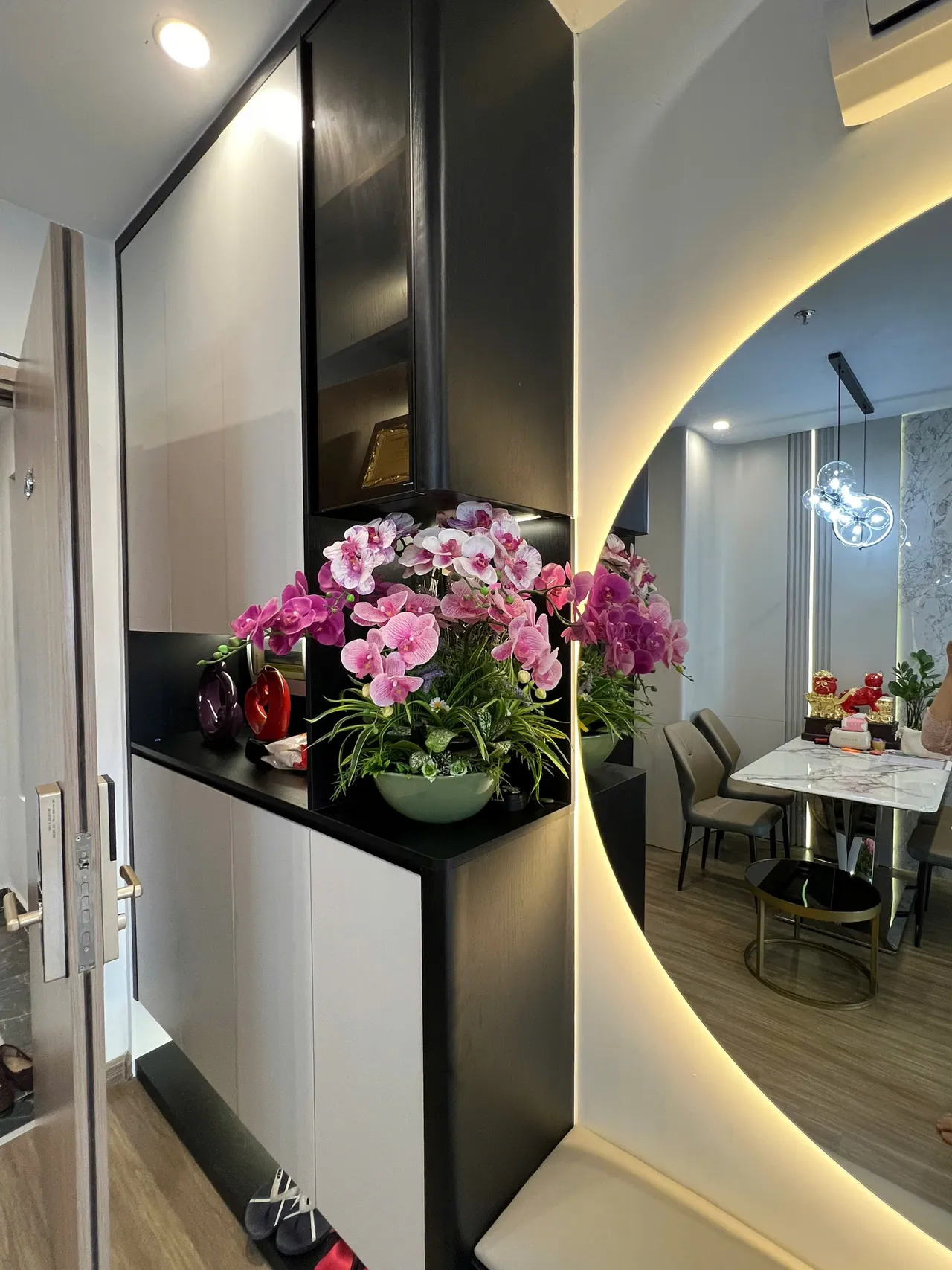 Căn 2PN Hiện đại — SA1 Vinhomes Smart City — sảnh – lối vào, hoàn thiện thực tế