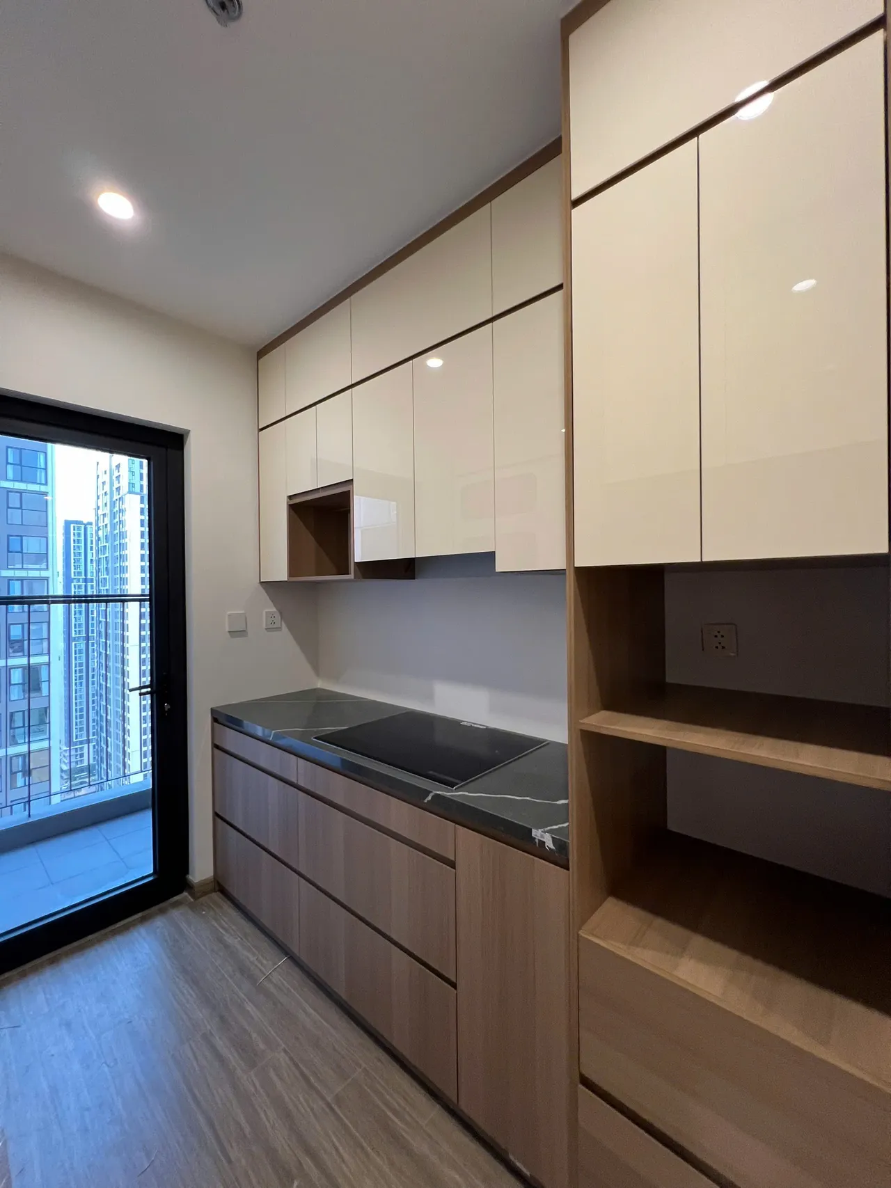 Căn 2PN Hiện đại — TC Vinhomes Smart City — bếp – phòng ăn, hoàn thiện thực tế