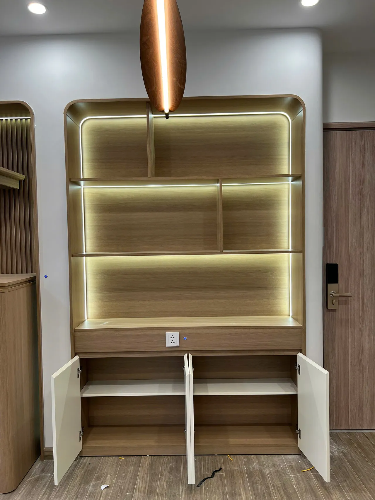 Căn 2PN Hiện đại — TC Vinhomes Smart City — bếp – phòng ăn, hoàn thiện thực tế