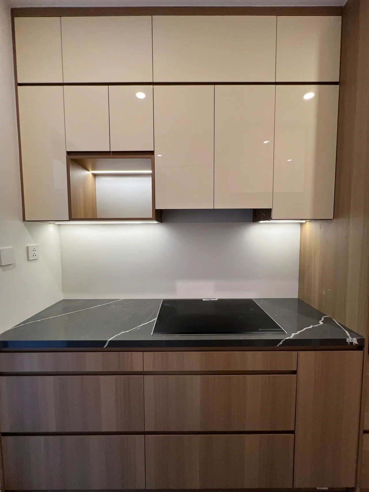 Căn 2PN Hiện đại — TC Vinhomes Smart City — bếp – phòng ăn, hoàn thiện thực tế