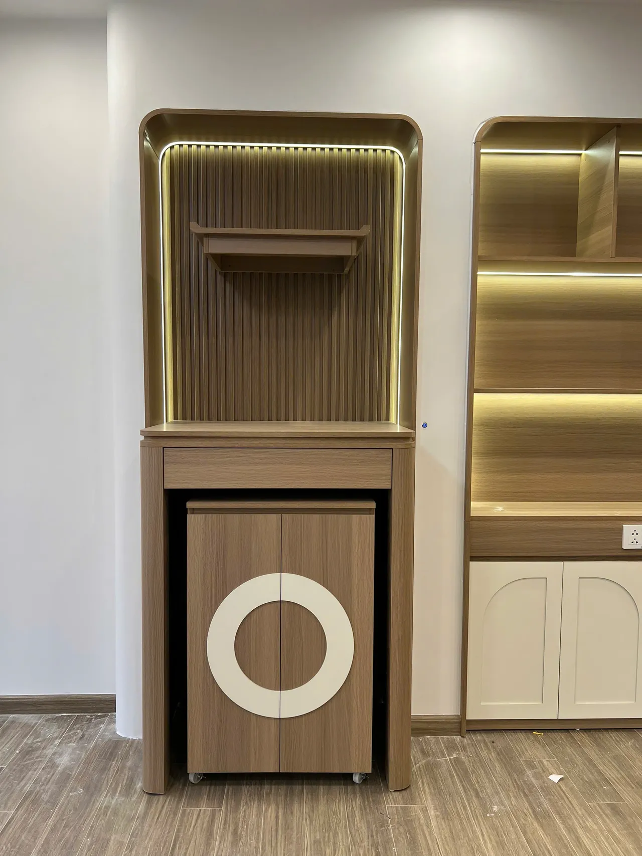 Căn 2PN Hiện đại — TC Vinhomes Smart City — phòng thờ, hoàn thiện thực tế