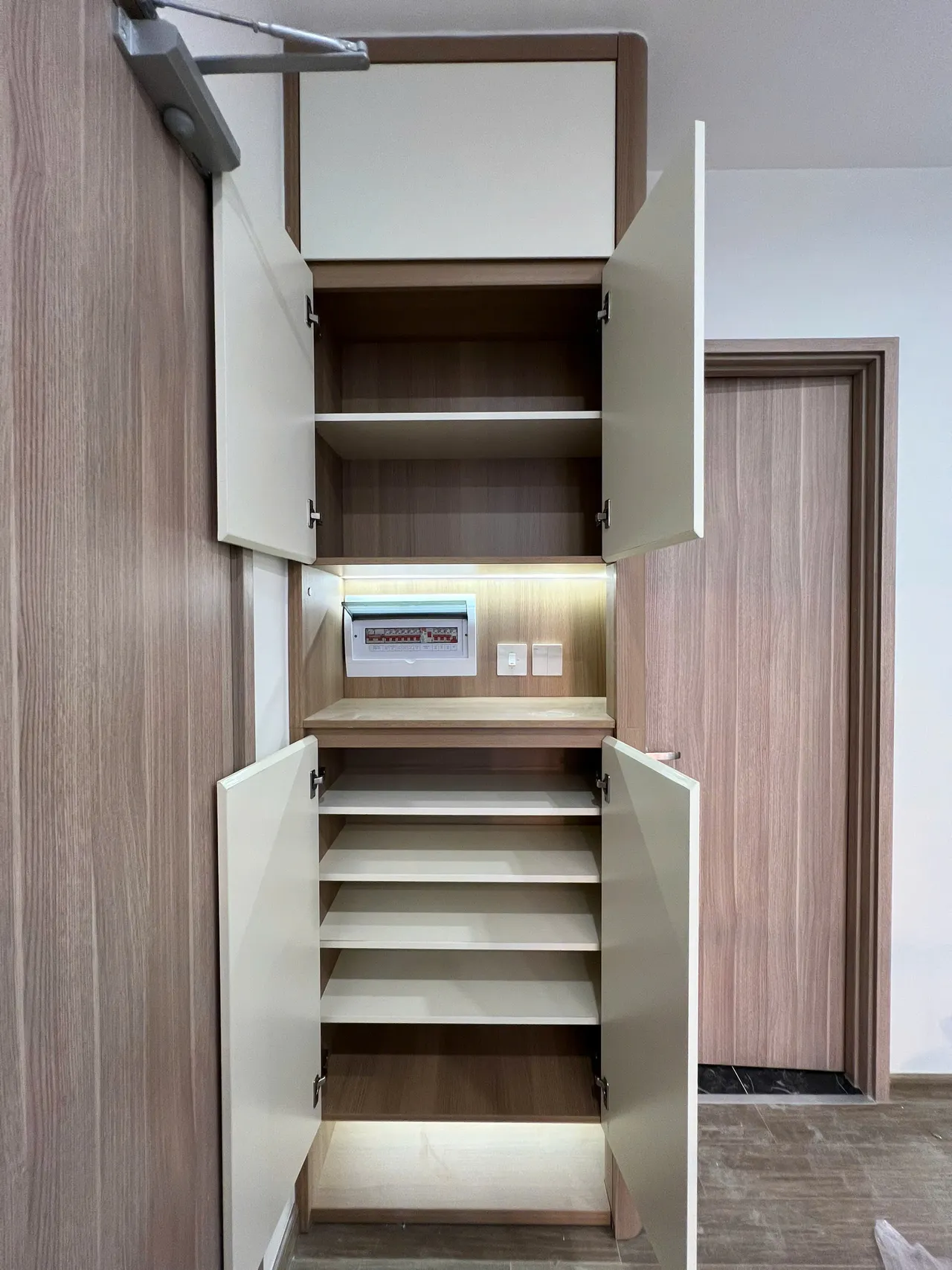 Căn 2PN Hiện đại — TC Vinhomes Smart City — sảnh – lối vào, hoàn thiện thực tế