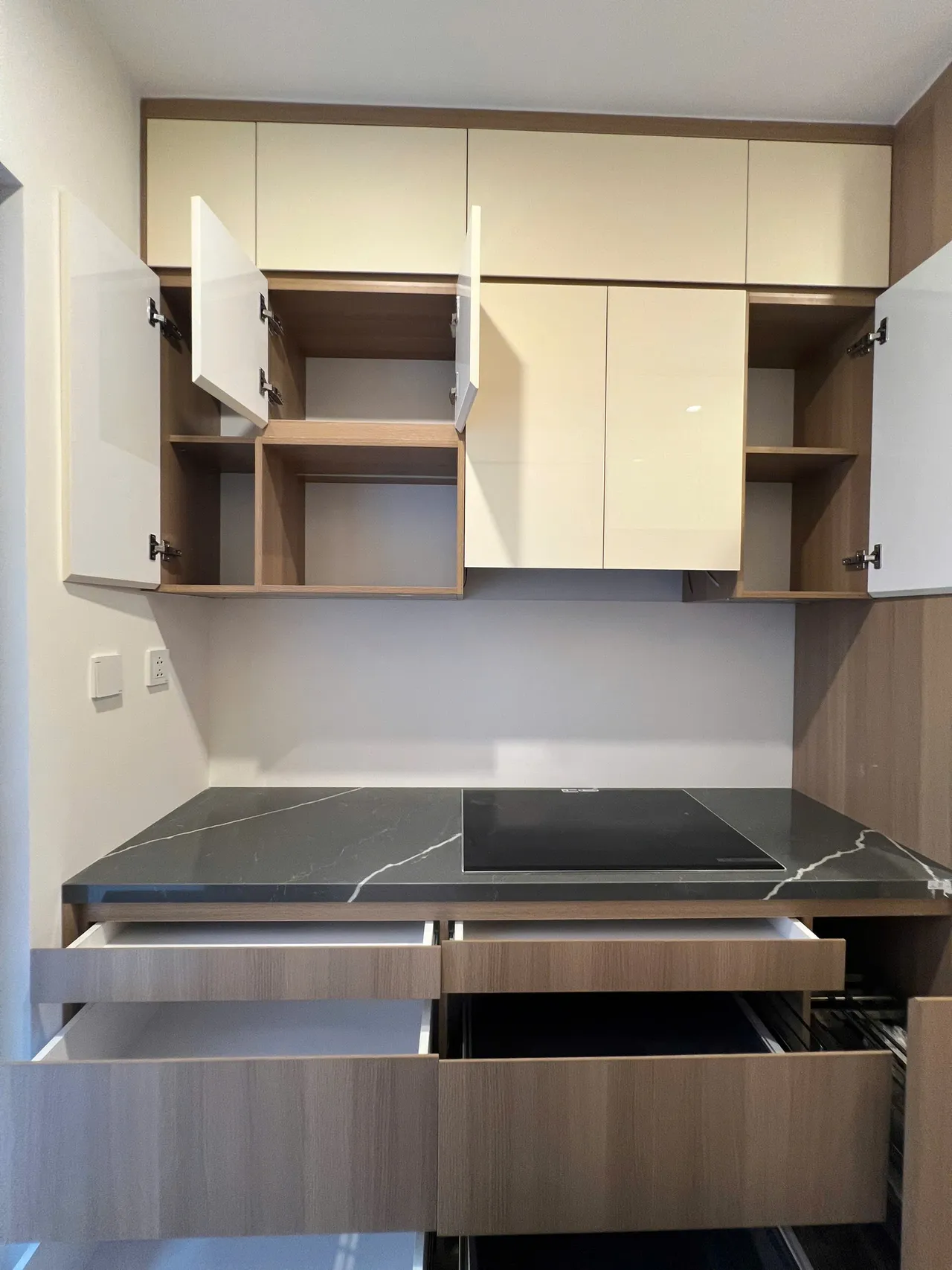 Căn 2PN Hiện đại — TC Vinhomes Smart City — bếp – phòng ăn, hoàn thiện thực tế
