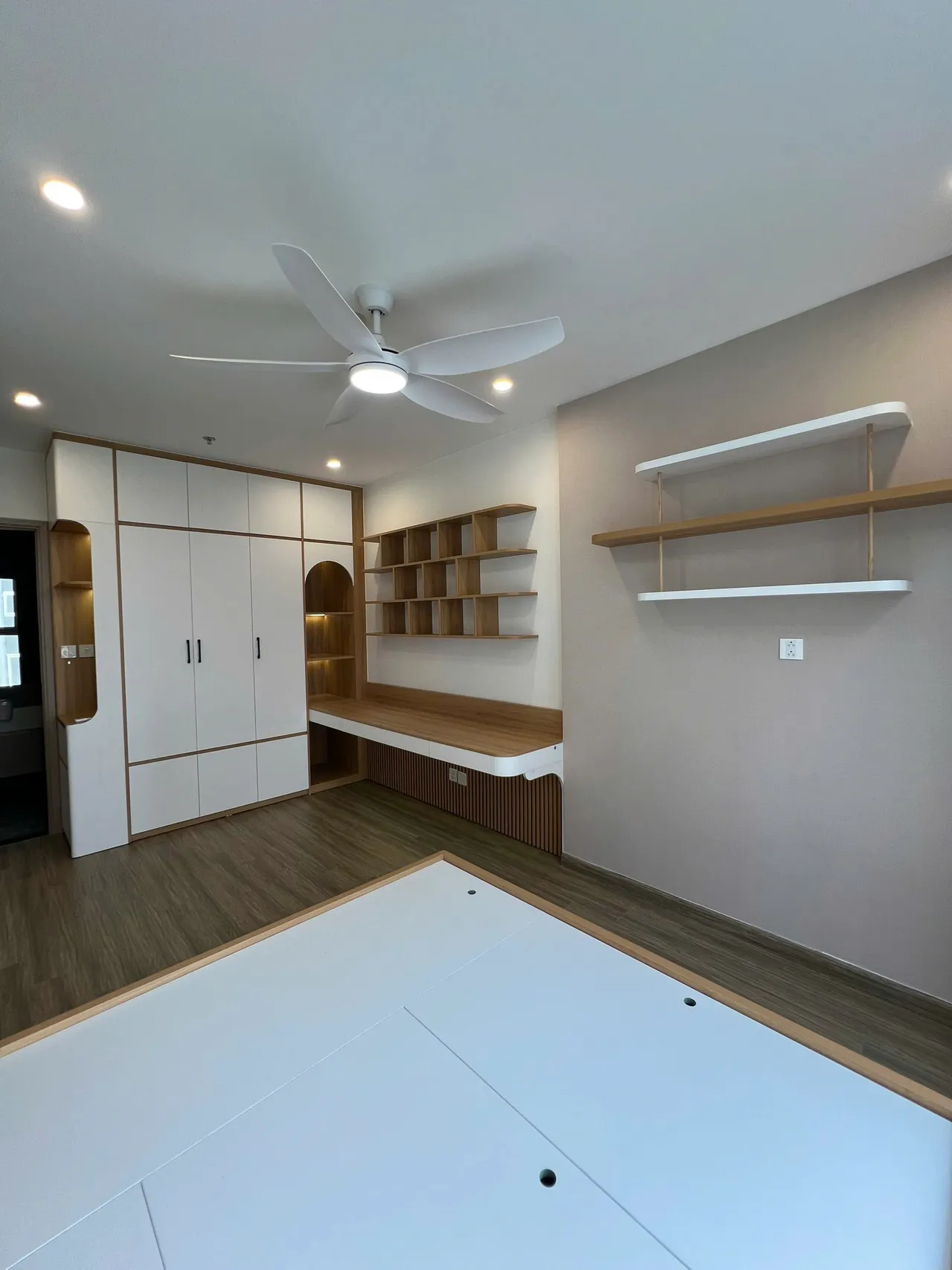 Căn 2PN Hiện đại — TC3 Vinhomes Smart City — phòng ngủ master, hoàn thiện thực tế