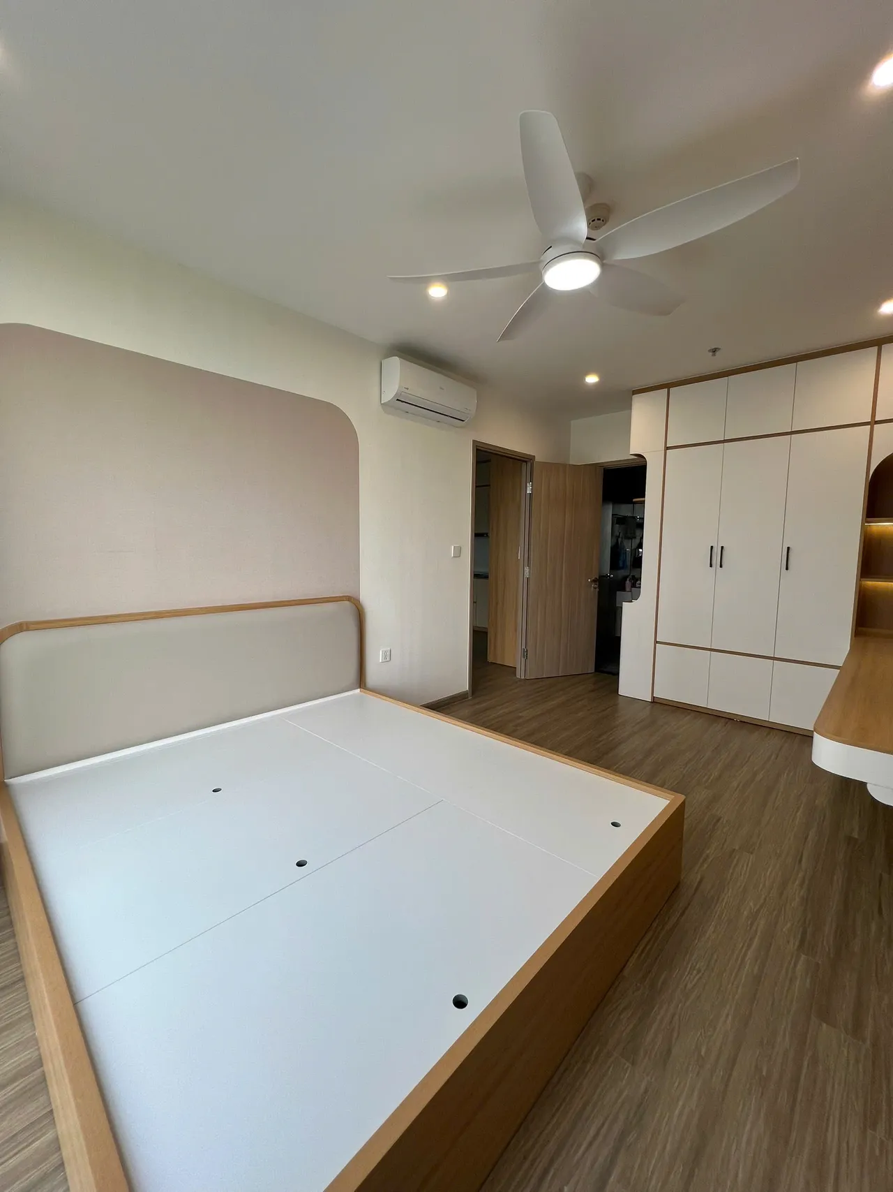 Căn 2PN Hiện đại — TC3 Vinhomes Smart City — phòng ngủ master, hoàn thiện thực tế