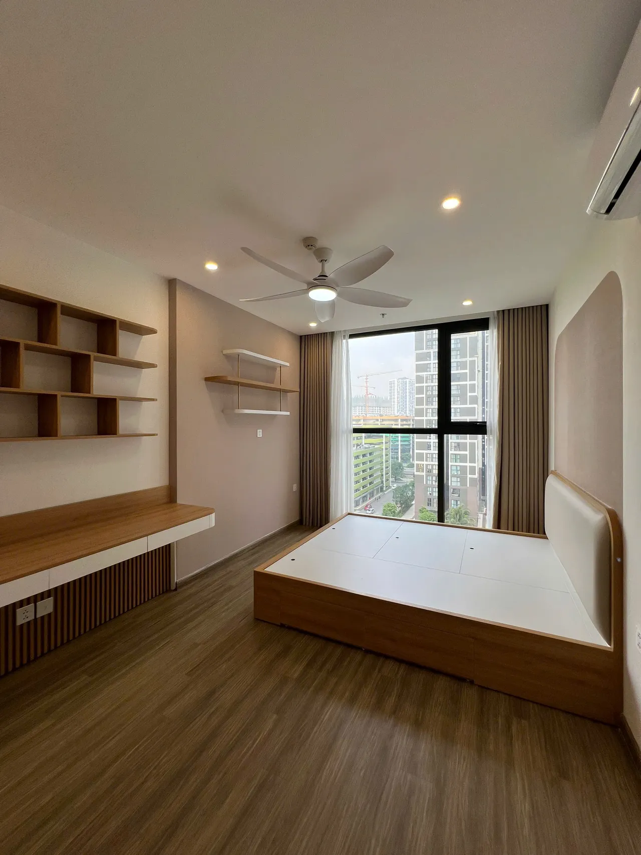 Căn 2PN Hiện đại — TC3 Vinhomes Smart City — phòng ngủ master, hoàn thiện thực tế