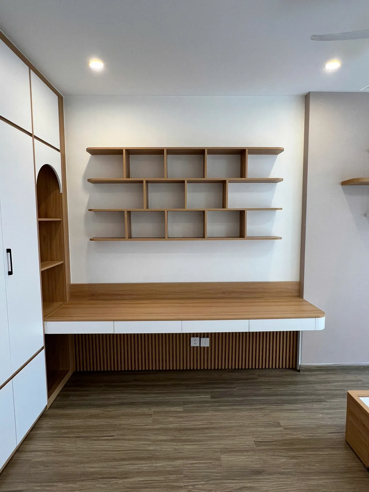 Căn 2PN Hiện đại — TC3 Vinhomes Smart City — phòng ngủ master, hoàn thiện thực tế
