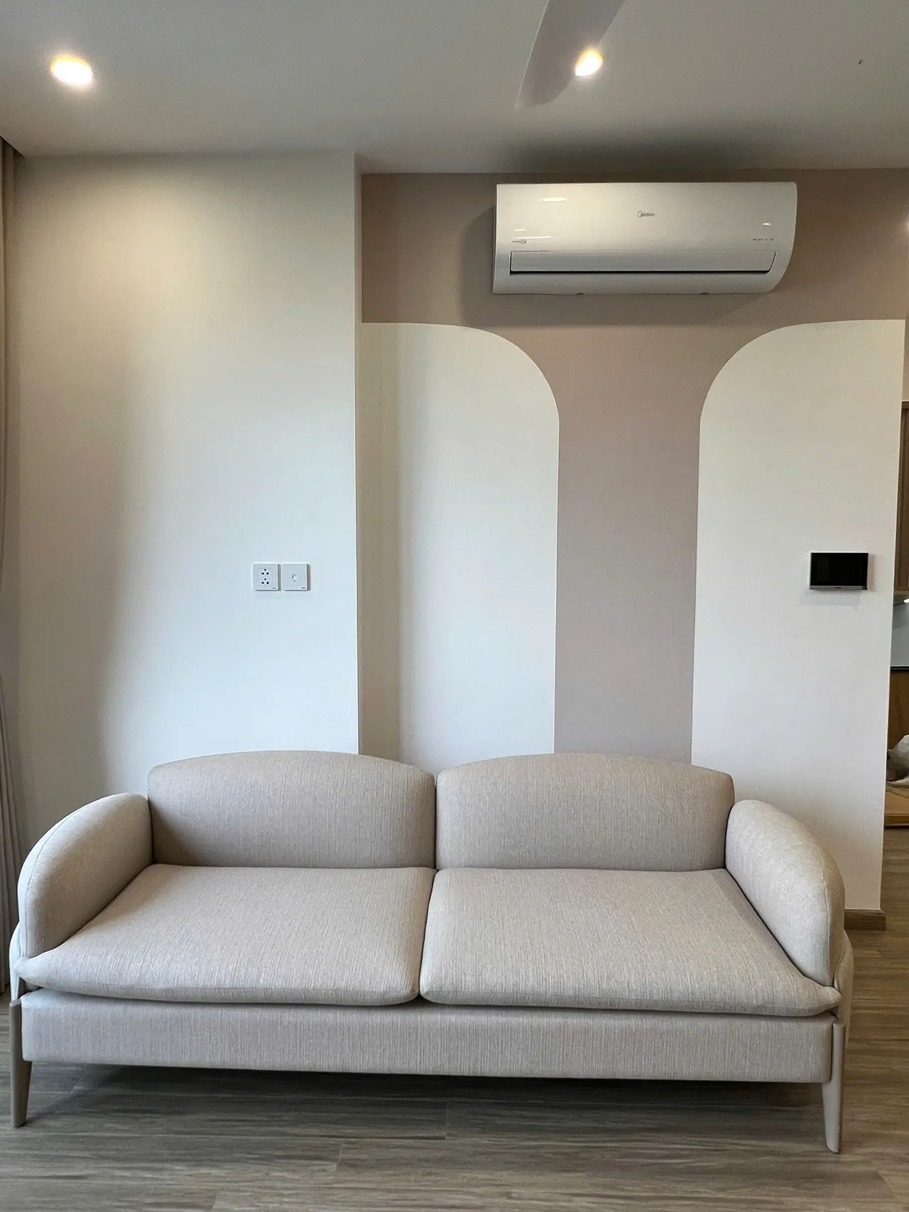 Căn 2PN Hiện đại — TC3 Vinhomes Smart City — phòng khách, hoàn thiện thực tế
